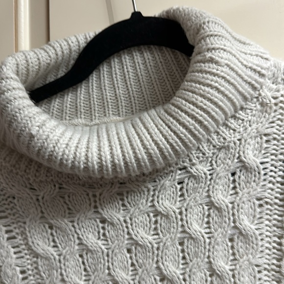 Sleeveless sweater. Current season. - Picture 4 of 5